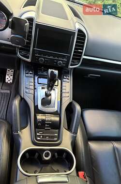 Внедорожник / Кроссовер Porsche Cayenne 2012 в 