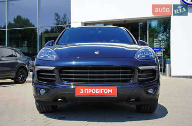 Внедорожник / Кроссовер Porsche Cayenne 2015 в 