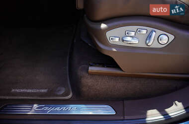 Внедорожник / Кроссовер Porsche Cayenne 2015 в 