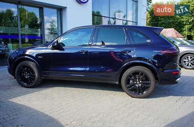 Внедорожник / Кроссовер Porsche Cayenne 2015 в 