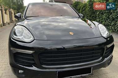 Внедорожник / Кроссовер Porsche Cayenne 2015 в 