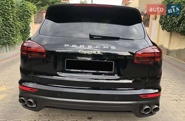 Внедорожник / Кроссовер Porsche Cayenne 2015 в 