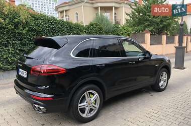 Внедорожник / Кроссовер Porsche Cayenne 2015 в 