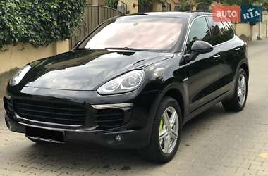 Внедорожник / Кроссовер Porsche Cayenne 2015 в 