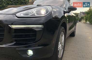 Внедорожник / Кроссовер Porsche Cayenne 2015 в 