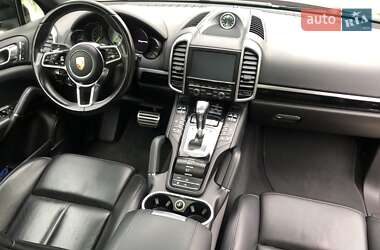 Внедорожник / Кроссовер Porsche Cayenne 2015 в 