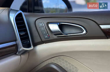 Внедорожник / Кроссовер Porsche Cayenne 2011 в 