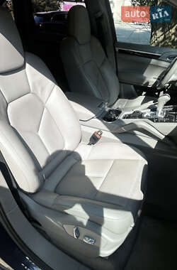 Внедорожник / Кроссовер Porsche Cayenne 2011 в 