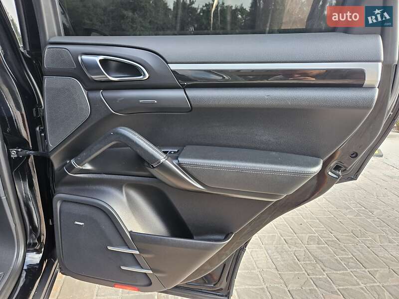 Внедорожник / Кроссовер Porsche Cayenne 2013 в Полтаве