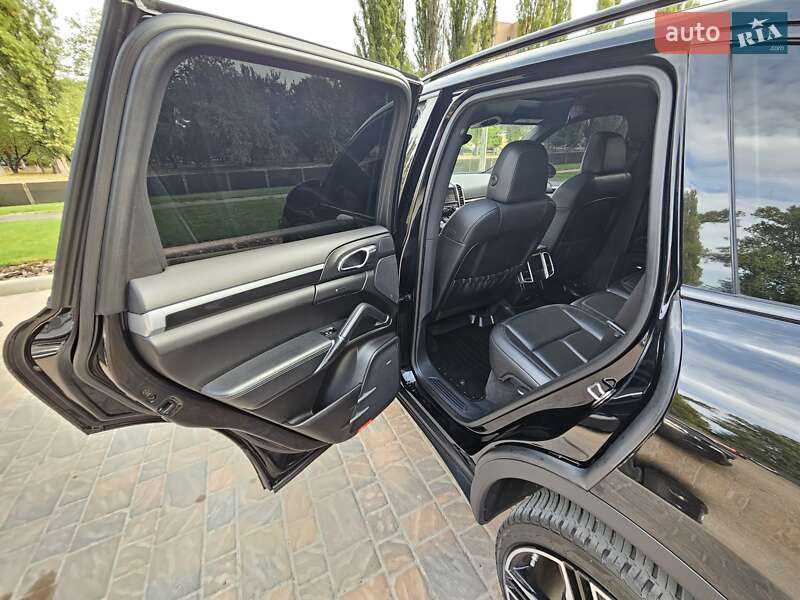 Внедорожник / Кроссовер Porsche Cayenne 2013 в Полтаве