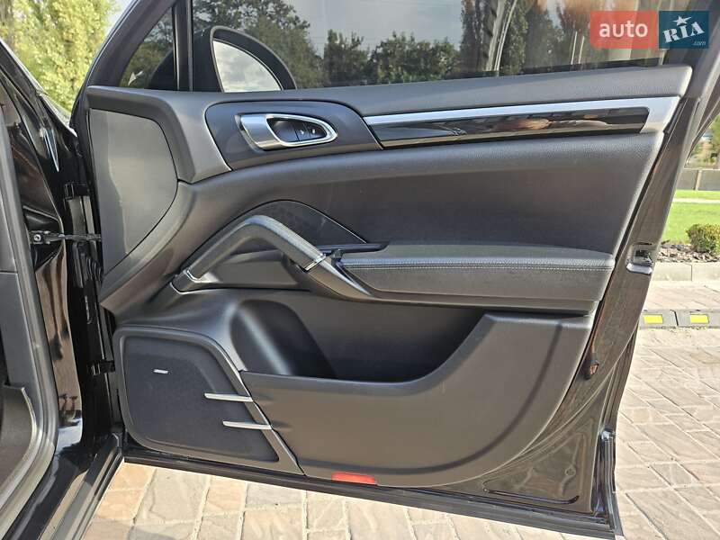 Внедорожник / Кроссовер Porsche Cayenne 2013 в Полтаве