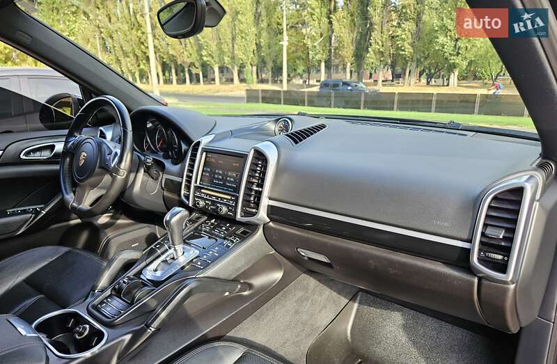 Внедорожник / Кроссовер Porsche Cayenne 2013 в Полтаве