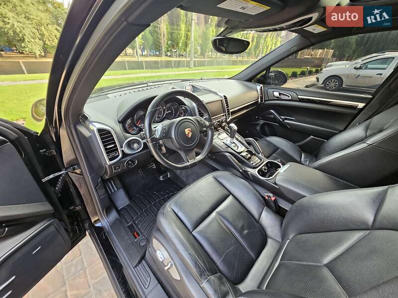 Внедорожник / Кроссовер Porsche Cayenne 2013 в Полтаве
