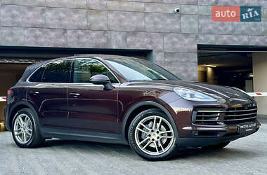 Внедорожник / Кроссовер Porsche Cayenne 2018 в 