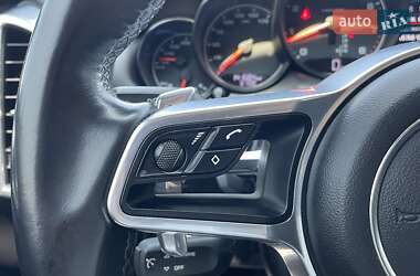 Позашляховик / Кросовер Porsche Cayenne 2016 в 