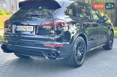 Внедорожник / Кроссовер Porsche Cayenne 2017 в 