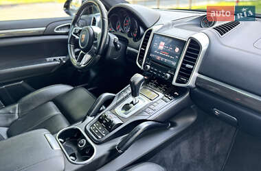 Внедорожник / Кроссовер Porsche Cayenne 2017 в 