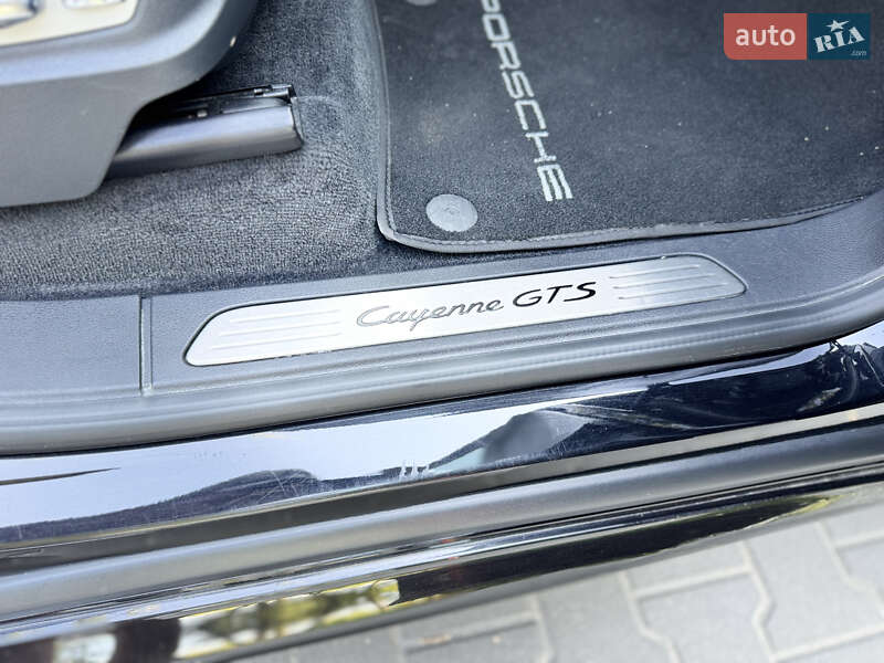 Внедорожник / Кроссовер Porsche Cayenne 2017 в Киеве