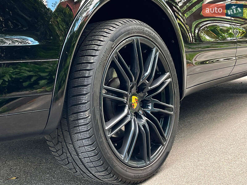 Внедорожник / Кроссовер Porsche Cayenne 2017 в Киеве