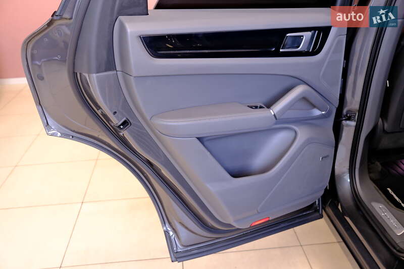 Внедорожник / Кроссовер Porsche Cayenne 2019 в Одессе