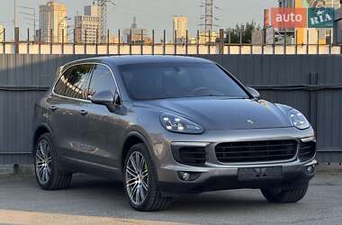 Внедорожник / Кроссовер Porsche Cayenne 2015 в 