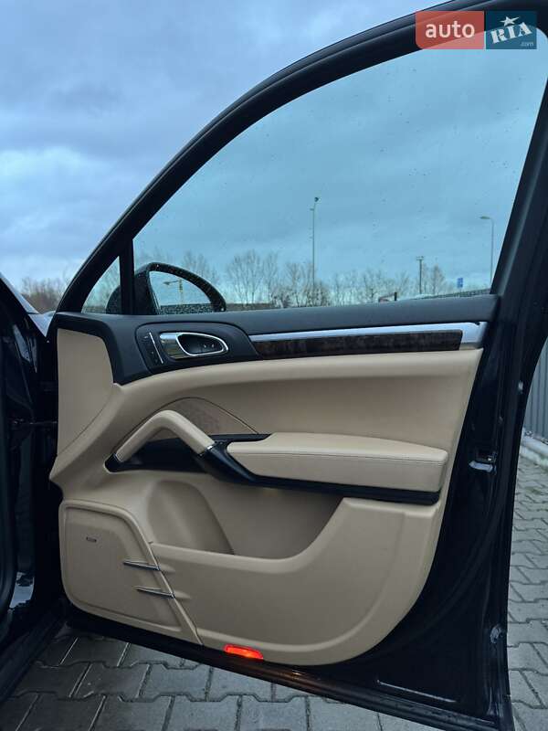 Внедорожник / Кроссовер Porsche Cayenne 2015 в Львове