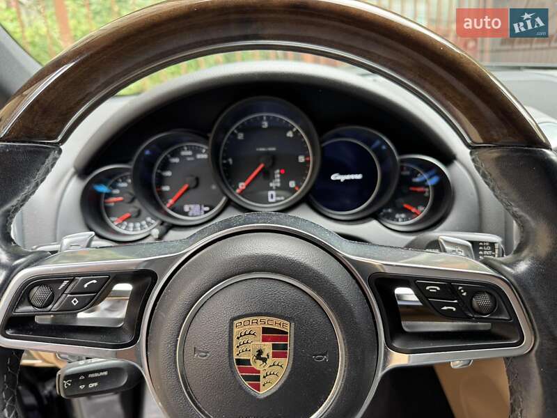 Внедорожник / Кроссовер Porsche Cayenne 2015 в Львове