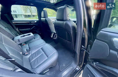 Внедорожник / Кроссовер Porsche Cayenne 2014 в 