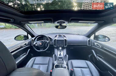 Внедорожник / Кроссовер Porsche Cayenne 2014 в 
