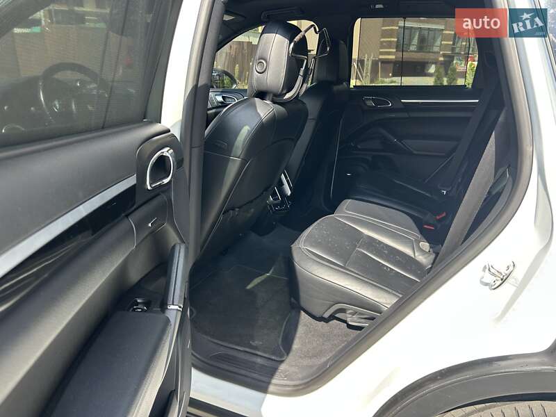 Позашляховик / Кросовер Porsche Cayenne 2013 в Києві