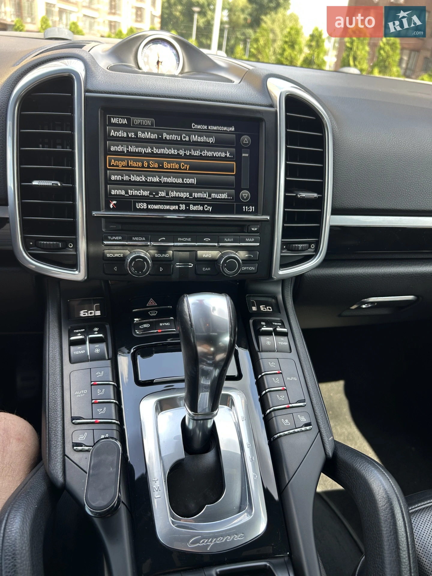 2013 Porsche Cayenne - мініатюра 23