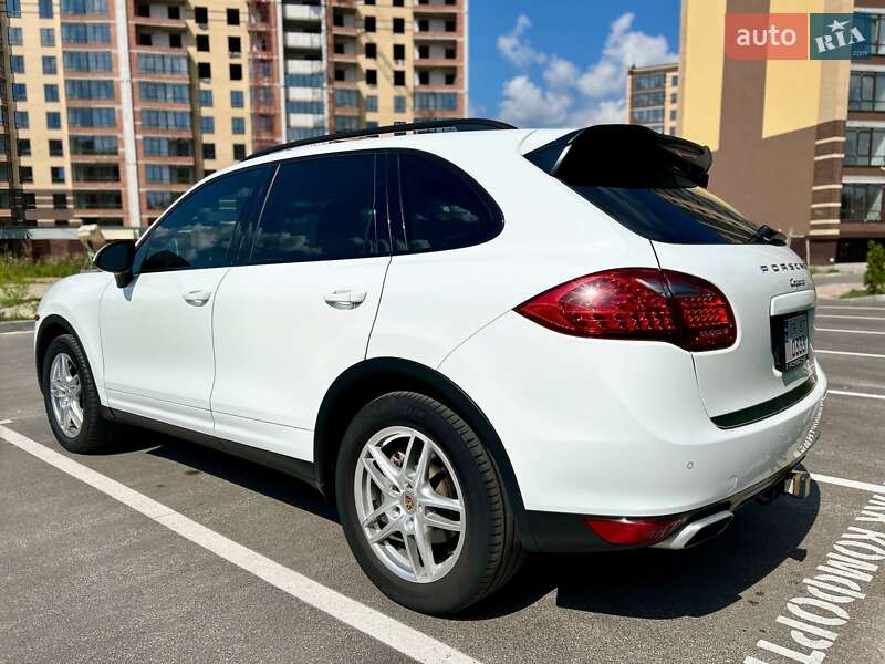 Позашляховик / Кросовер Porsche Cayenne 2013 в Києві