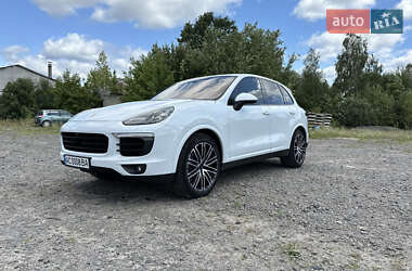 Внедорожник / Кроссовер Porsche Cayenne 2016 в 