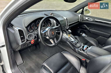 Внедорожник / Кроссовер Porsche Cayenne 2016 в 