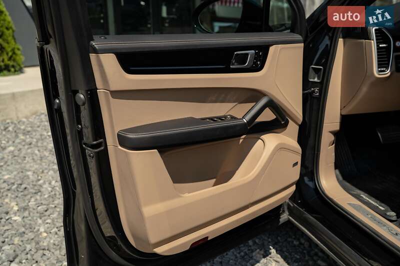 Внедорожник / Кроссовер Porsche Cayenne 2019 в Черновцах