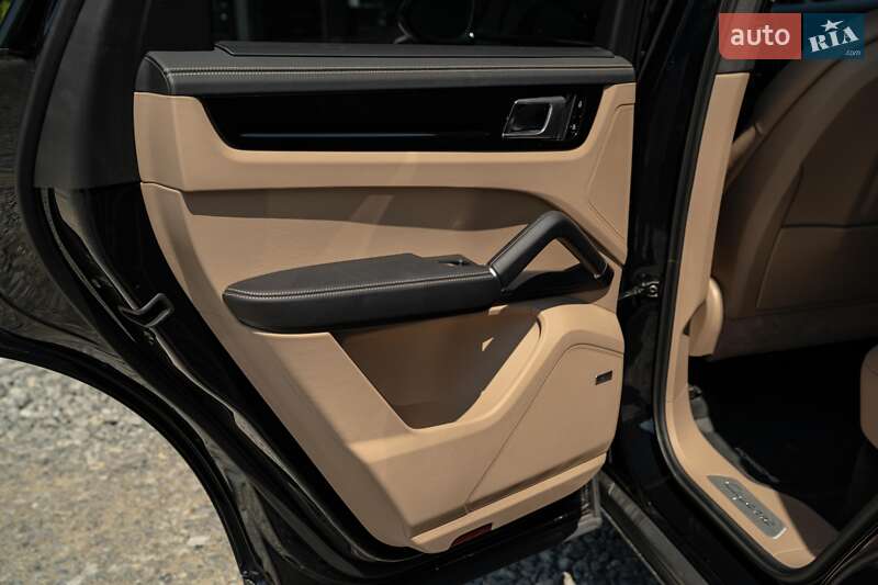 Внедорожник / Кроссовер Porsche Cayenne 2019 в Черновцах
