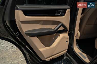 Внедорожник / Кроссовер Porsche Cayenne 2019 в 