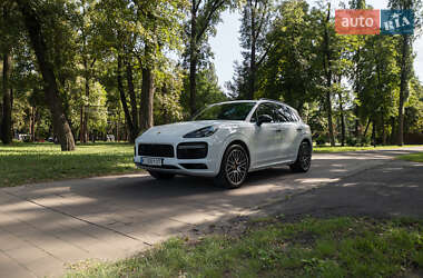 Внедорожник / Кроссовер Porsche Cayenne 2018 в 