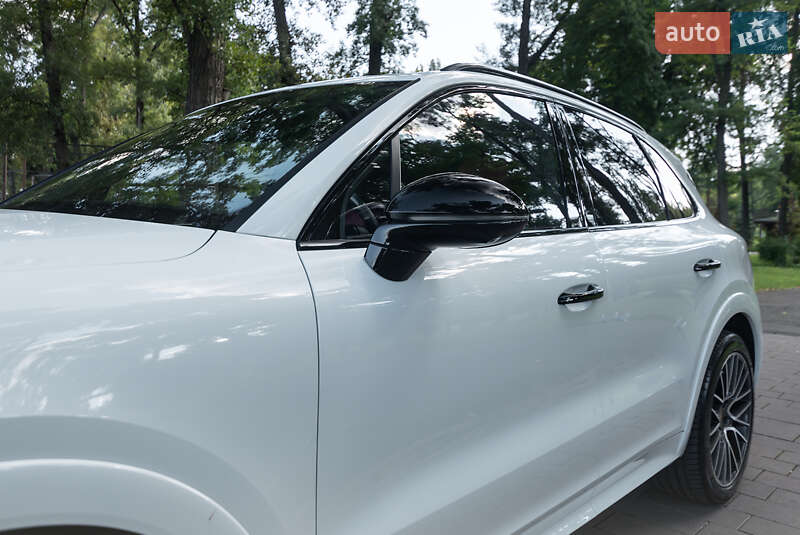 Внедорожник / Кроссовер Porsche Cayenne 2018 в 