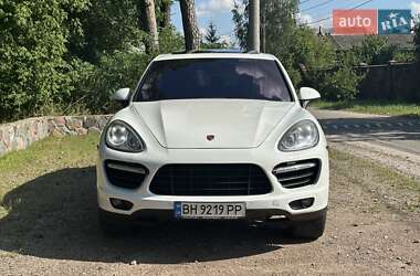 Позашляховик / Кросовер Porsche Cayenne 2012 в 