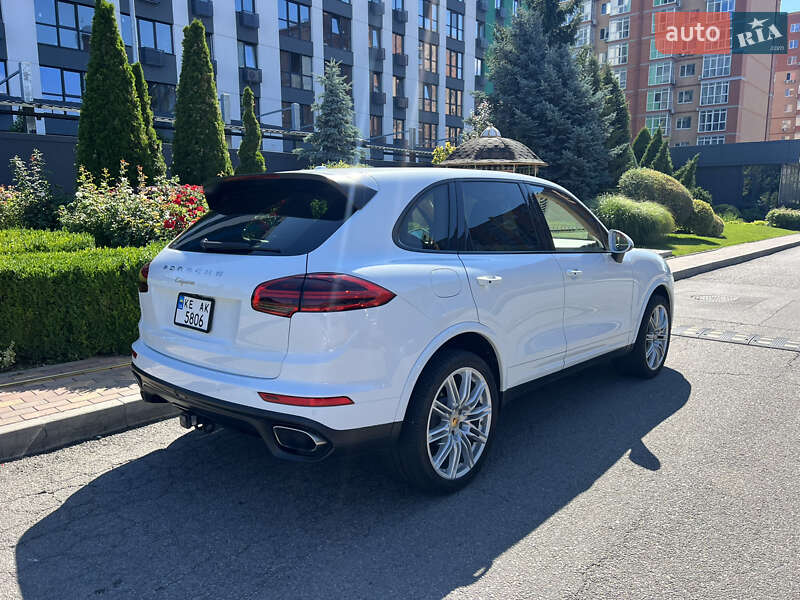 Внедорожник / Кроссовер Porsche Cayenne 2016 в Днепре