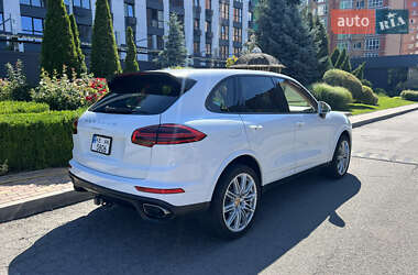 Внедорожник / Кроссовер Porsche Cayenne 2016 в 