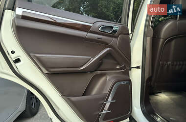 Позашляховик / Кросовер Porsche Cayenne 2012 в 
