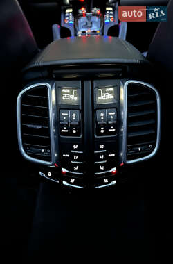 Позашляховик / Кросовер Porsche Cayenne 2012 в 