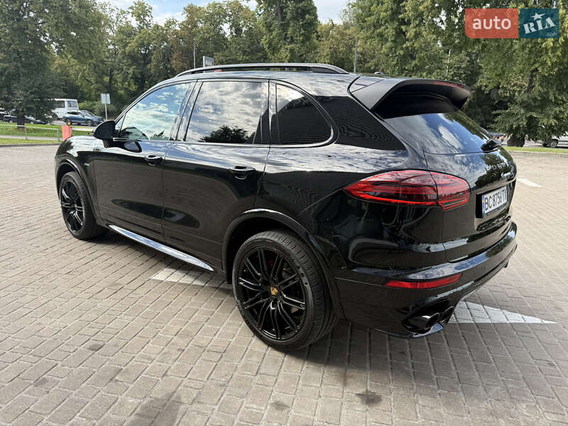 Внедорожник / Кроссовер Porsche Cayenne 2014 в 