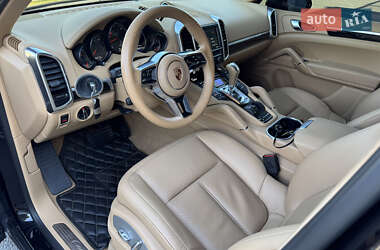 Внедорожник / Кроссовер Porsche Cayenne 2014 в 