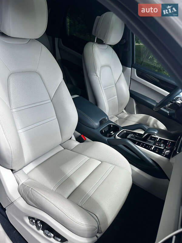 Позашляховик / Кросовер Porsche Cayenne 2019 в Львові