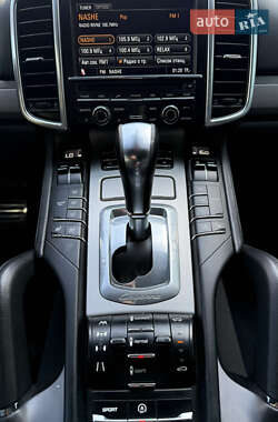 Позашляховик / Кросовер Porsche Cayenne 2011 в 