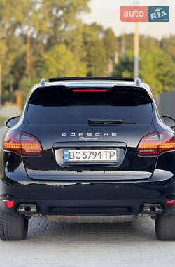 Внедорожник / Кроссовер Porsche Cayenne 2012 в 