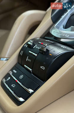 Внедорожник / Кроссовер Porsche Cayenne 2012 в 